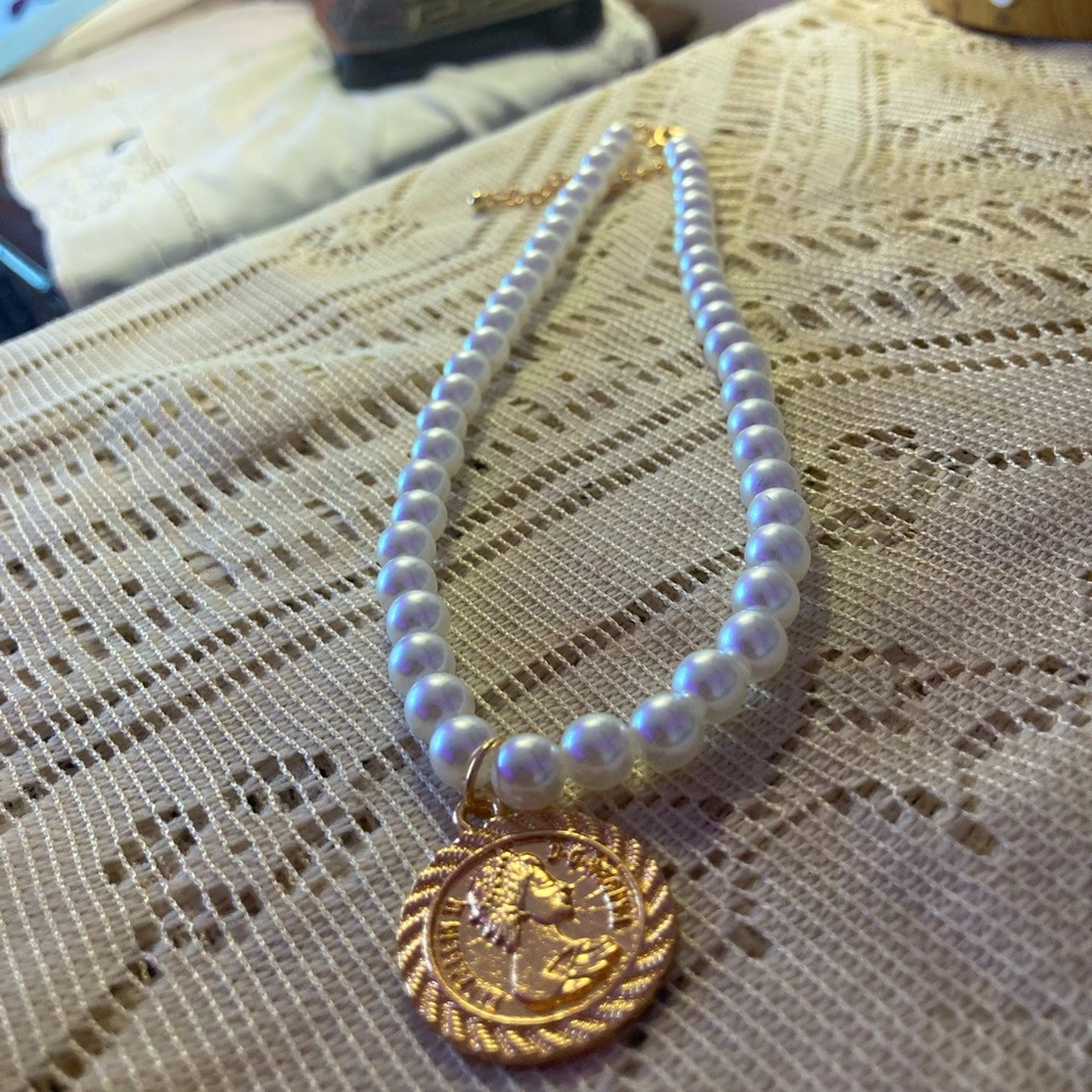 chunky pearl necklace